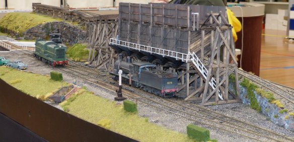 Looking at this photo takes me back to a similar coal stage I built many years in HO. I've seen this model and it's big! 
