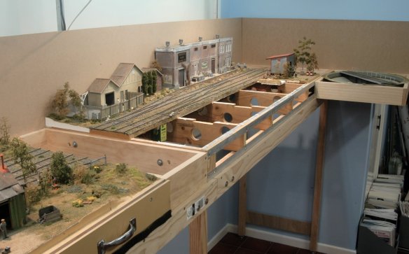 This photo gives a pretty clear idea of the changes I've made to the Queens Wharf end of the layout. A new photo backdrop will be installed on the MDF backboard eventually, when I can afford one :-) 